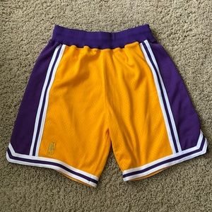Mitchell & Ness Mesh Basketball Shorts - Yellow (Size M)
